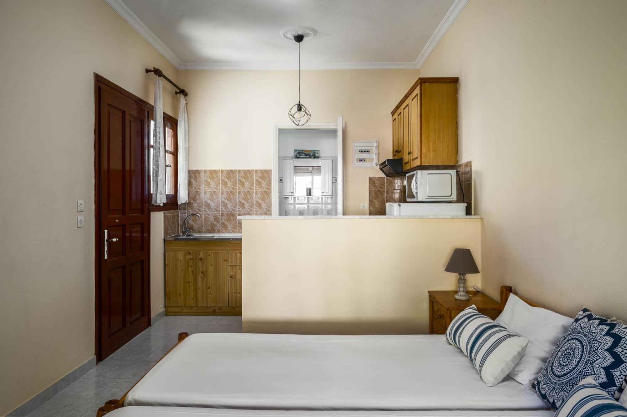 Vicky'S Apartments Agios Gordios  Buitenkant foto